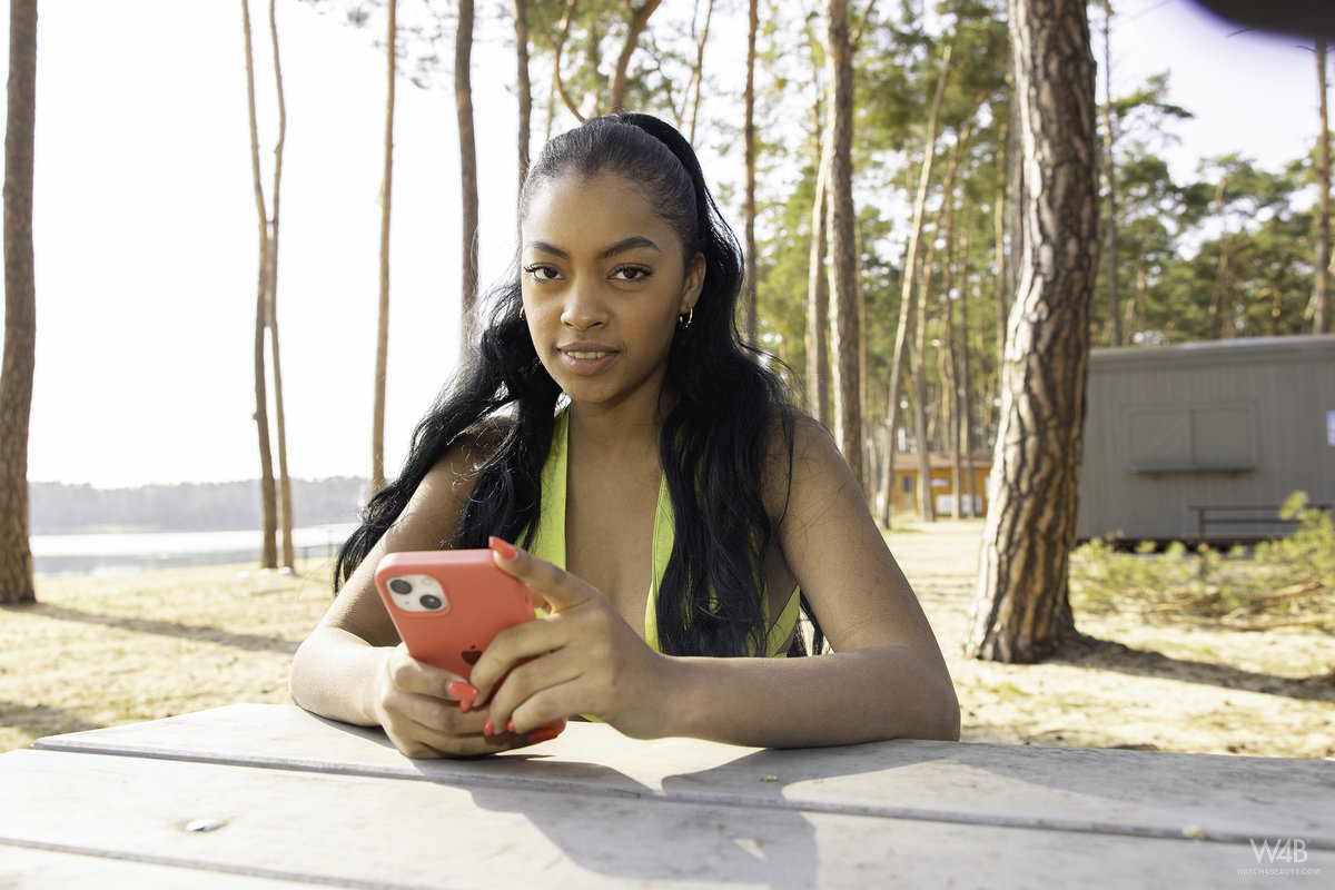 Sofi Vega: Single And Sexy