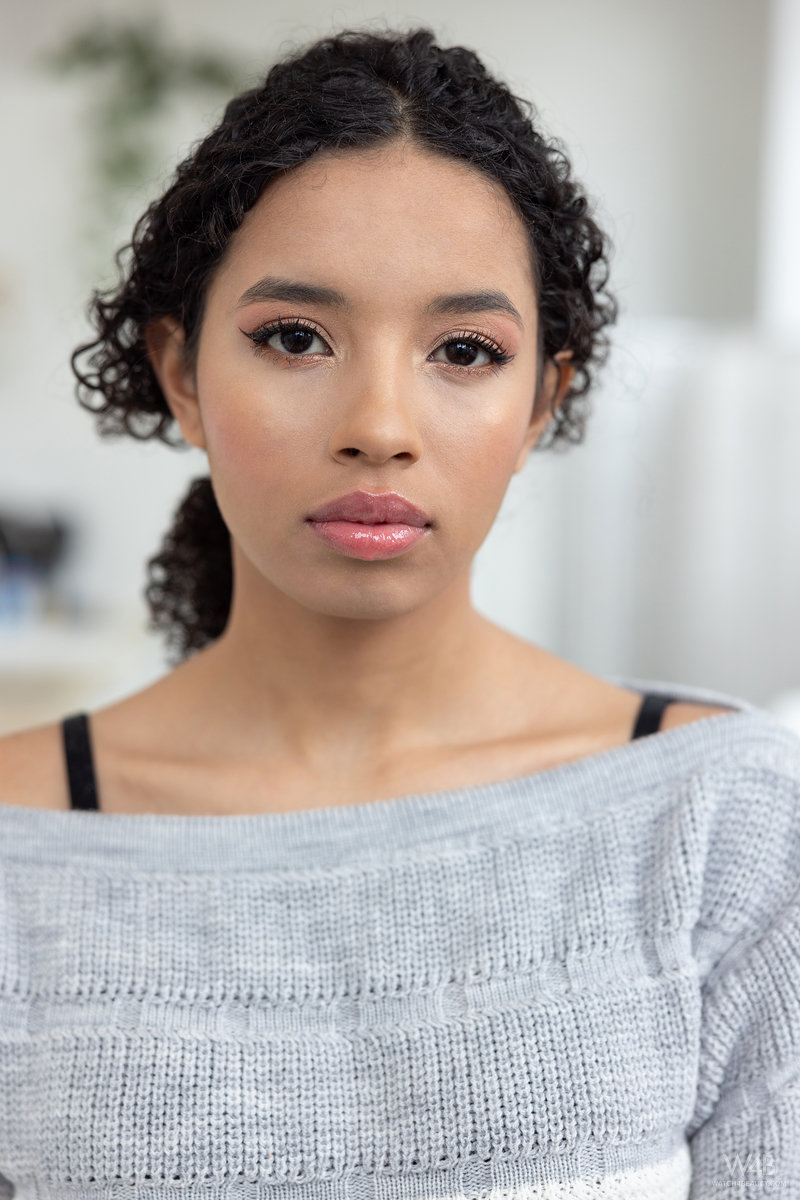 Valery Ponce: Titillating Vagina