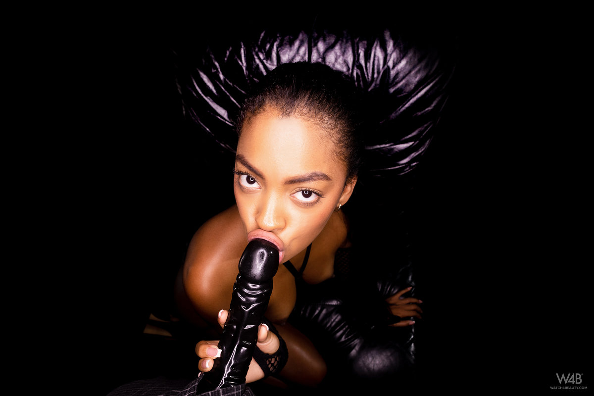 Sofi Vega: Huge And Black