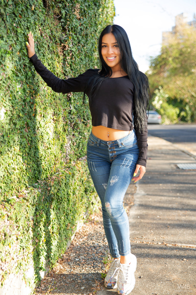 Jenny Tovar: CASTING Jenny Tovar