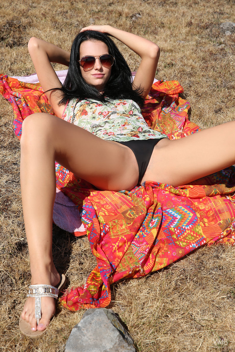 Sapphira: On the side