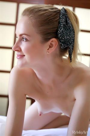 Alice May Nude Pictures Slaapkamer