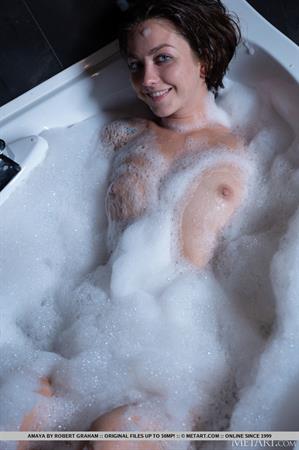 Amaya Nude Pictures Jacuzzi Bubbles