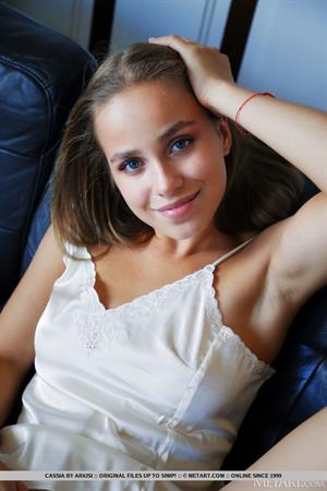 Cassia Nude Pictures Garter Show