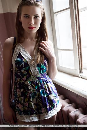 Alaine Nude Pictures Dim The Light