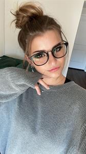 Brooke Monk taking a selfie