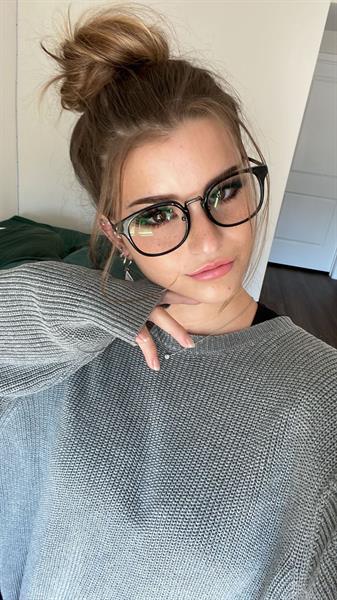 Brooke Monk taking a selfie