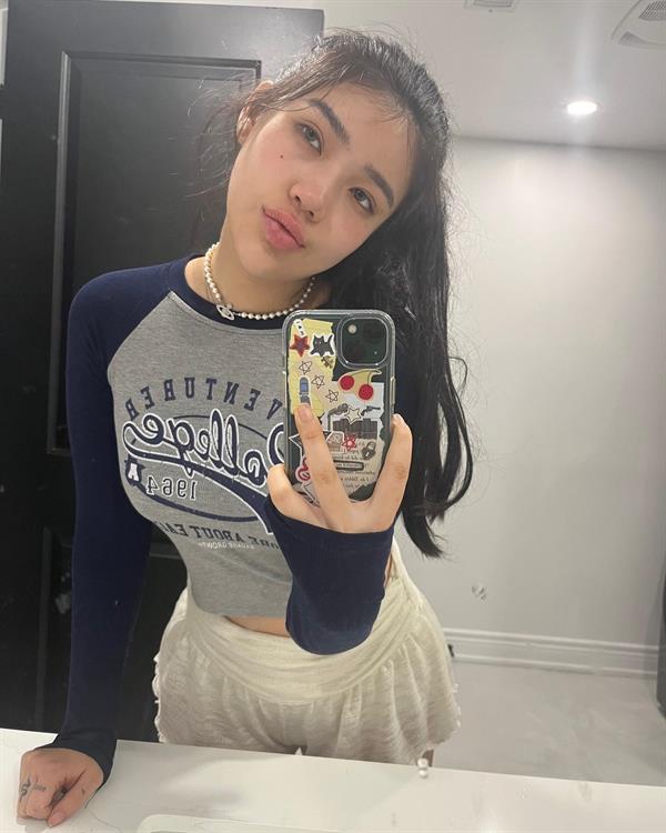 Hannah Kim taking a selfie