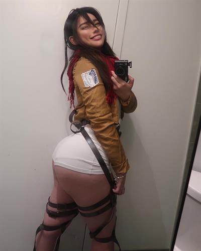 Hannah Kim taking a selfie