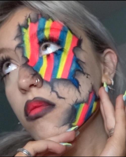 Riley Hubatka Pictures Riley Hubatka