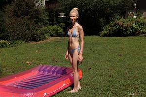 Emma Rosie Nude Pictures High Arc