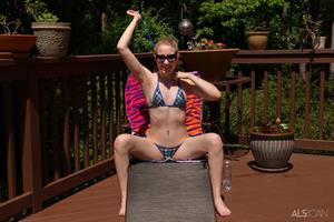 Kallie Taylor Nude Pictures Unscrewpeelously