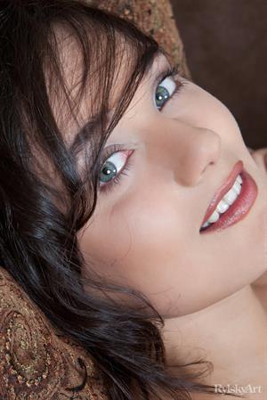 Chandra Nude Pictures Encores