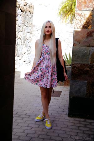 Nikki Hill Nude Pictures Summer Heat