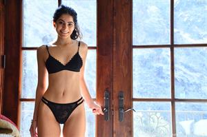 Paola-II Nude Pictures Enjoy Her Sexy Form