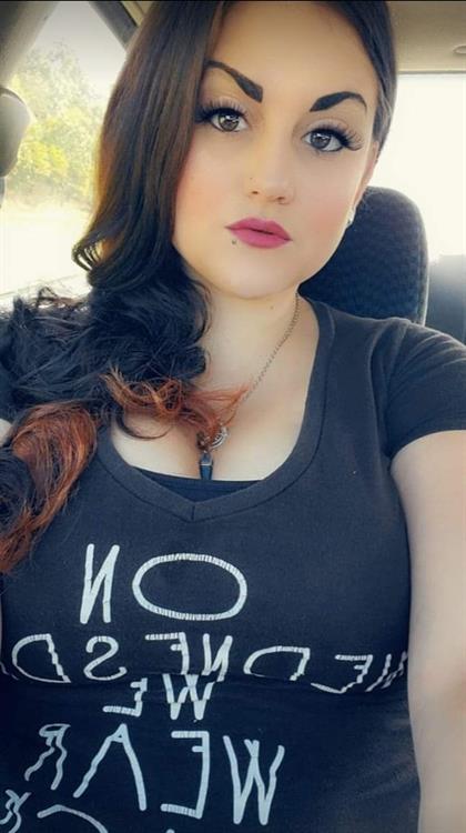 Luna Phoenix taking a selfie