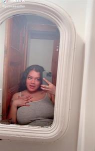 Anam taking a selfie