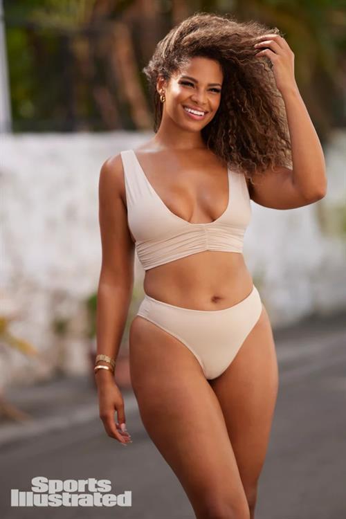 Kamie Crawford Bikini Pictures Kamie Crawford in a bikini