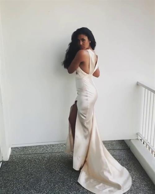 Leyna Bloom Pictures Leyna Bloom