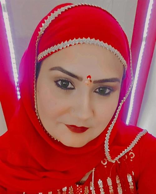 Muskan Rajput taking a selfie