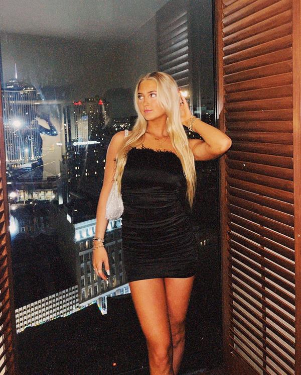 Sydney Thomas was a ring girl in the Mike Tyson vs Jake Paul fight