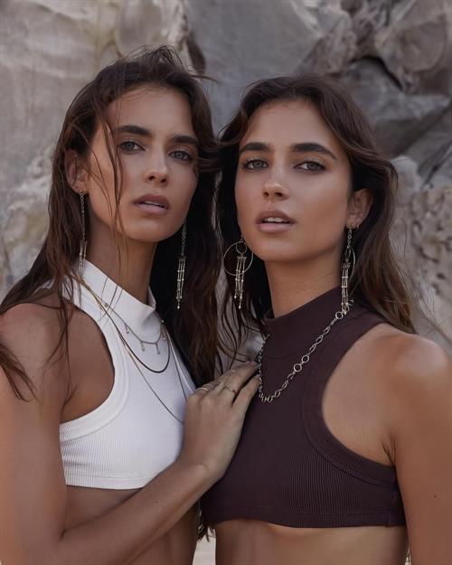 Twin Sisters Elisha & Renee Herbert