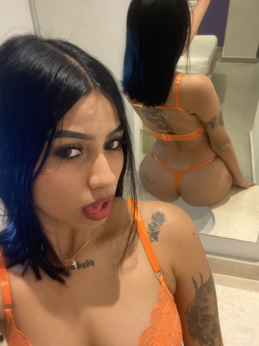 Sofia: Selfie 4U: Just For You