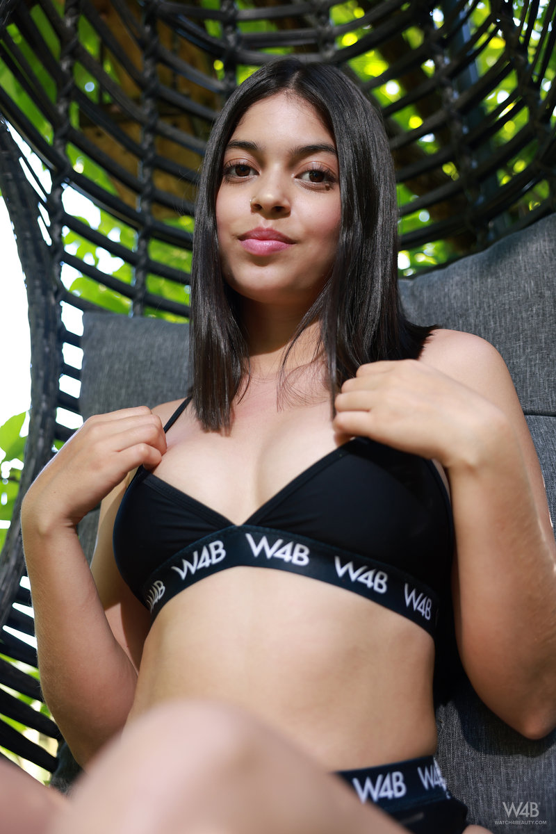 Gia Rosse: Naked In The Green