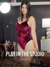 Gia Rosse: Play In The Studio