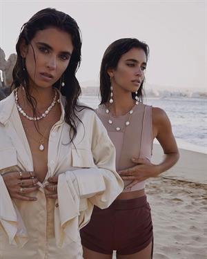 Twin Sisters Elisha & Renee Herbert
