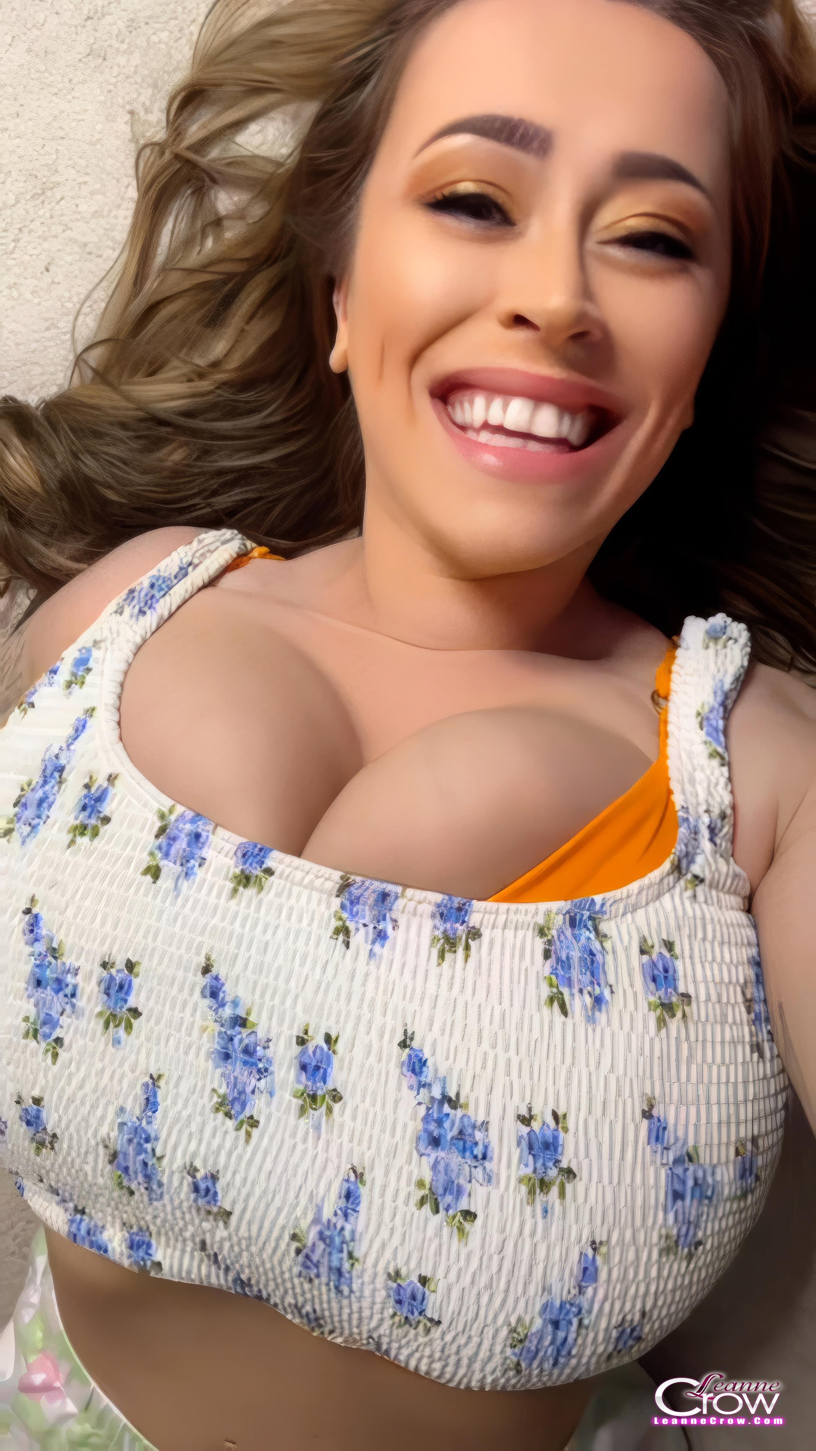 Leanne Crow - Webcam 34 Photo Shots - Set 1