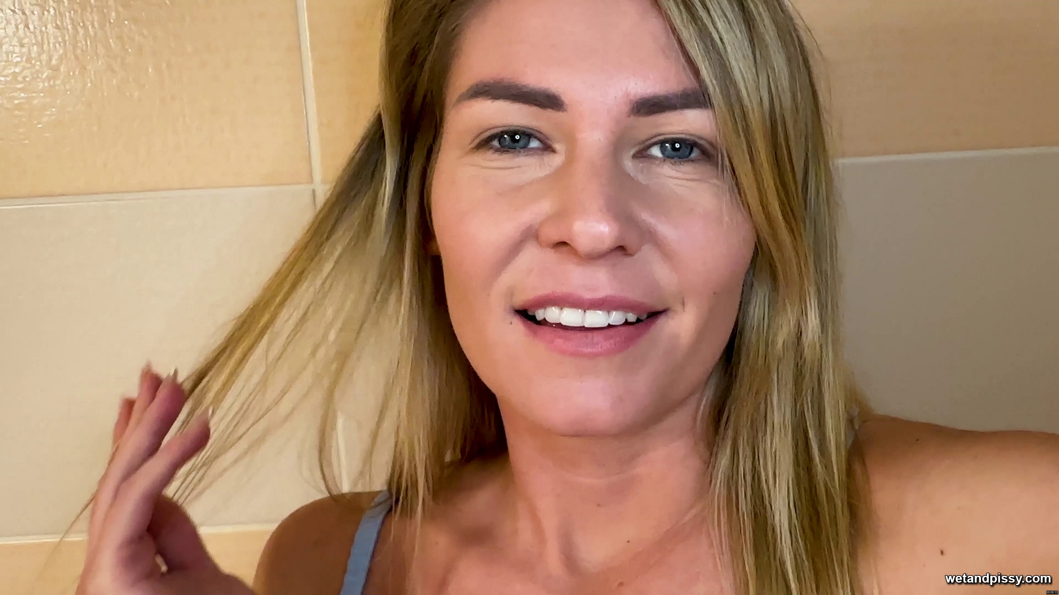 Claudias Home Bath Selfie