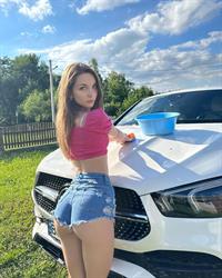 Car wash in Daisy Dukes