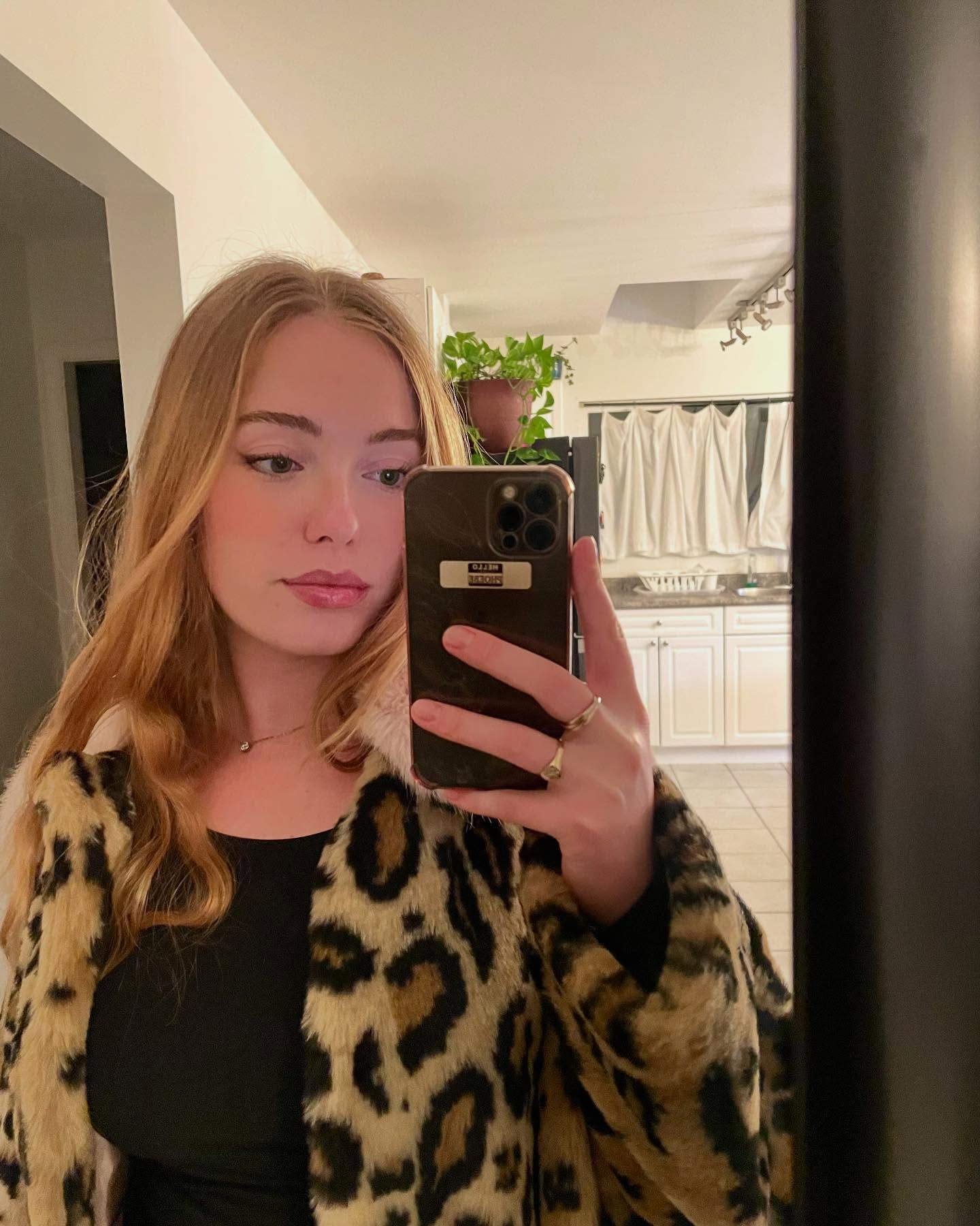 hot babe shaped babe for public use