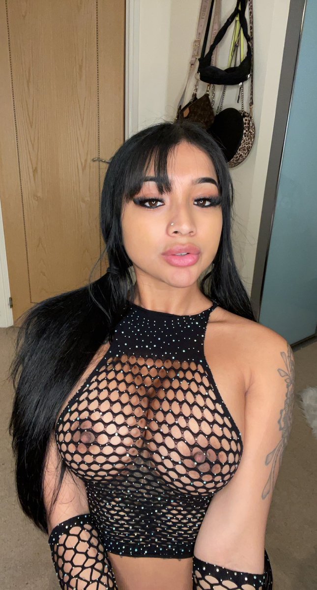 Yasmin's Khan - breasts