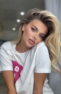 Emily (emmilee.xx)