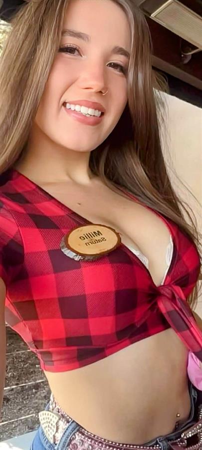 Emily,  Oakbrook Twinpeaks taking a selfie