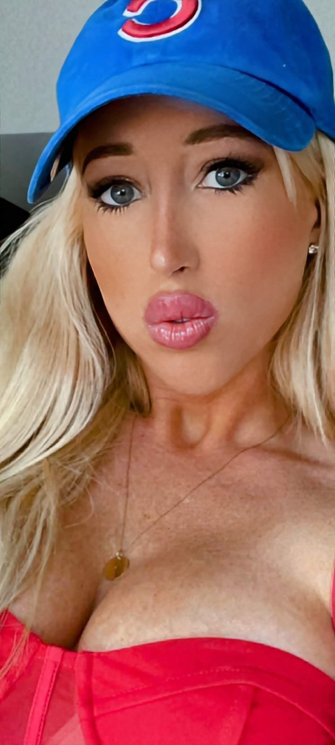 Michelle Leszkiewicz taking a selfie