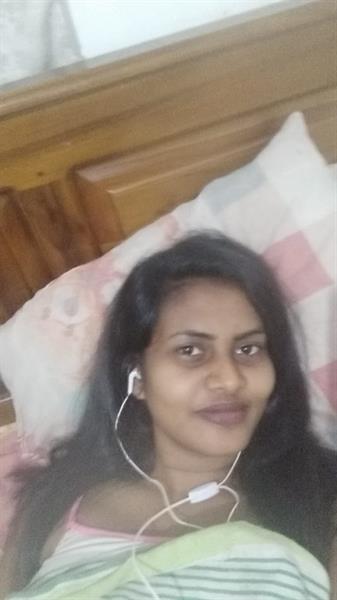 Wesa isuri showing her boobs and pussy she want big cocks