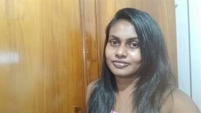 Wesa isuri showing her boobs and pussy she want big cocks