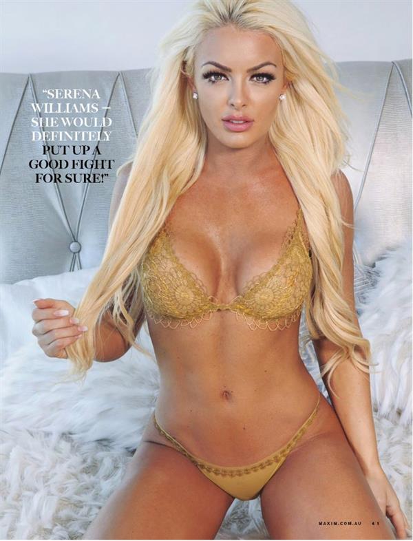 Amanda Saccomanno in lingerie