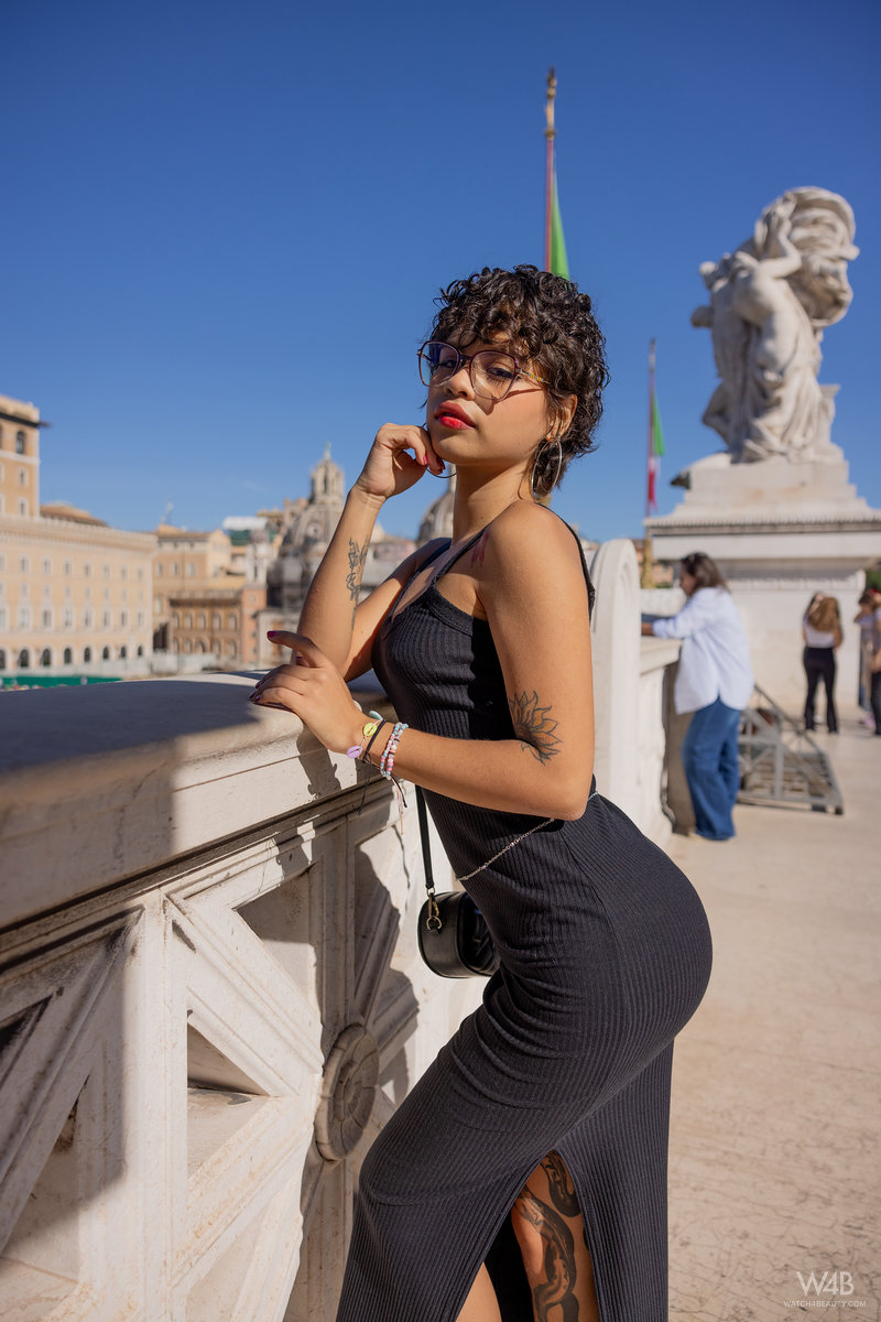 Lilith Baph: Horny In Rome