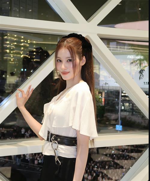 Sana (Sana Minatozaki)