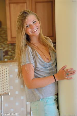 Melissa FTV Nude Pictures Melissa Cute Teen Next Door