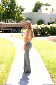 Fiona Luv shows off her tasty butt
