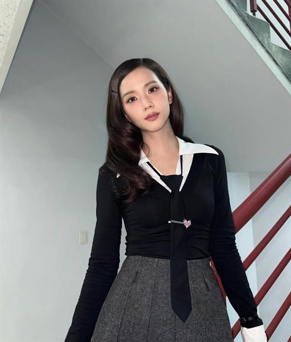 Jisoo (Kim Ji-soo)