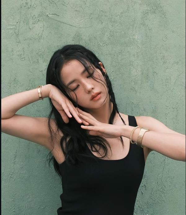 Jisoo (Kim Ji-soo)