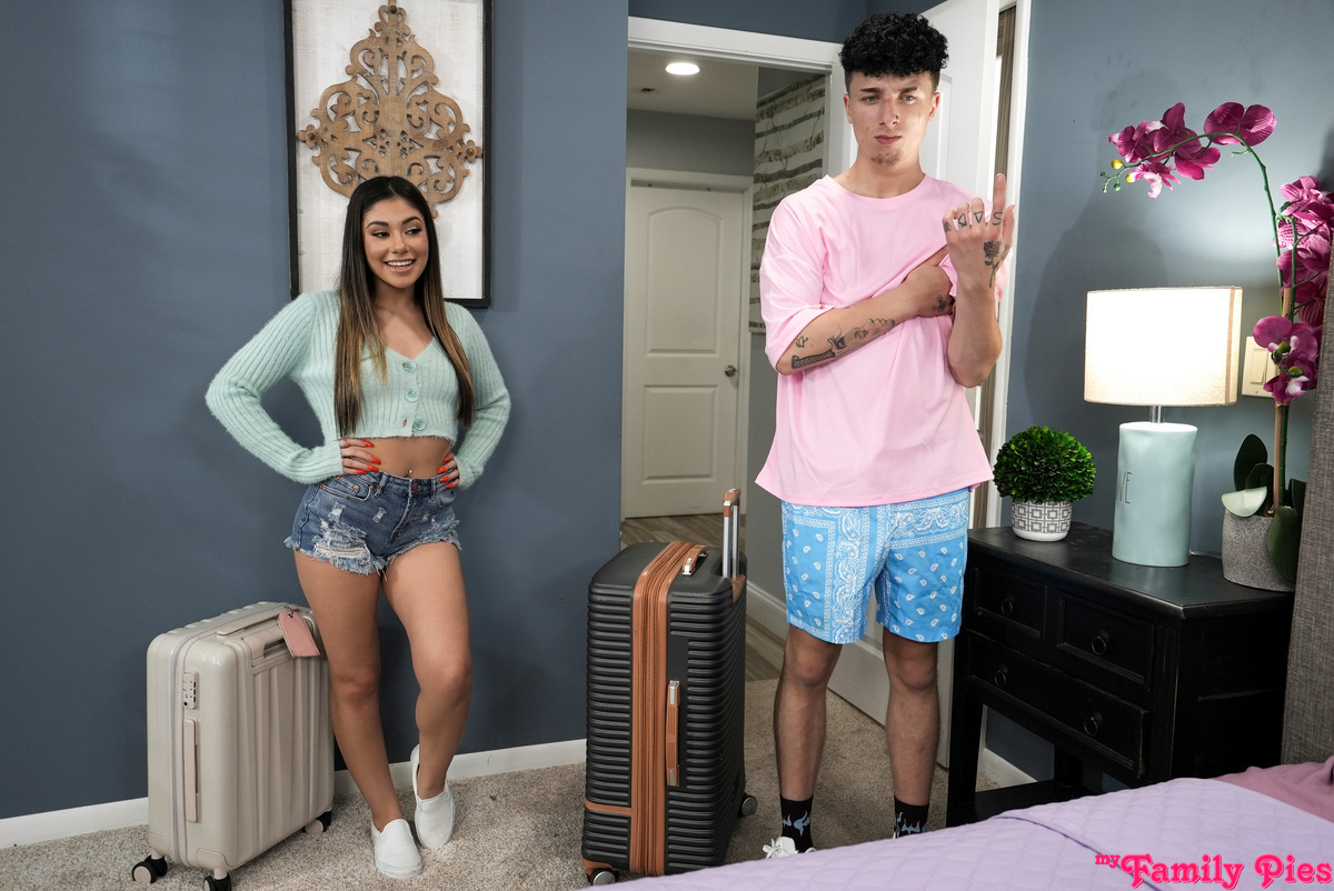 Xxlayna Marie decides to let her stepbrother have some vacation pussy as long as he gives her a nice big creampie