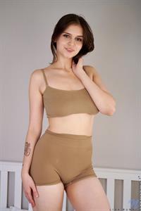 When Lina Bunny is feeling the urge to make herself moan nothing is going to stop this hotblooded bombshell from getting herself off.