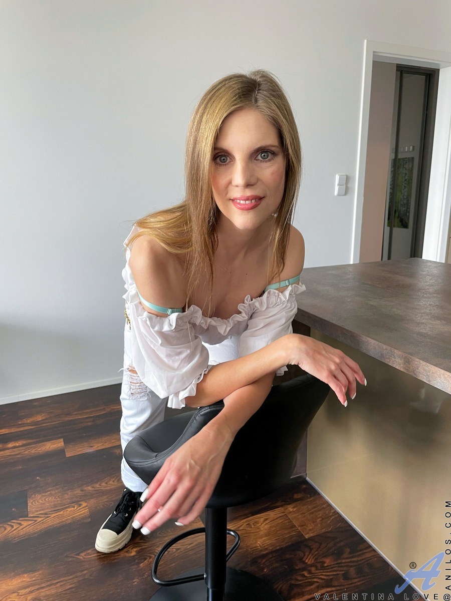 When you're a bored housewife with a do me body like Valentina Love of course you have to get your kicks however you can.